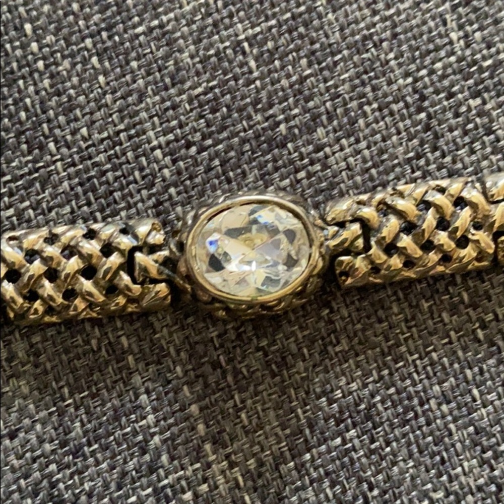 Beautiful vintage gold tone bracelet with clasp